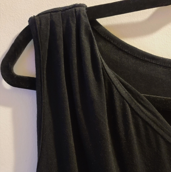 ⚡2/$25 Asymmetrical sequin top - Picture 6 of 12